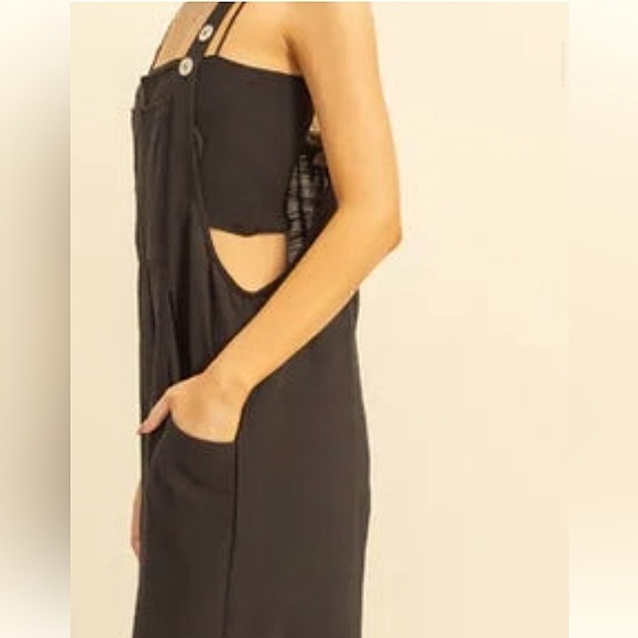 Amihugs Stylish Women’s Medium Black Wide-leg Relaxed-fit Jumpsuit with Pockets - Picture 3 of 5